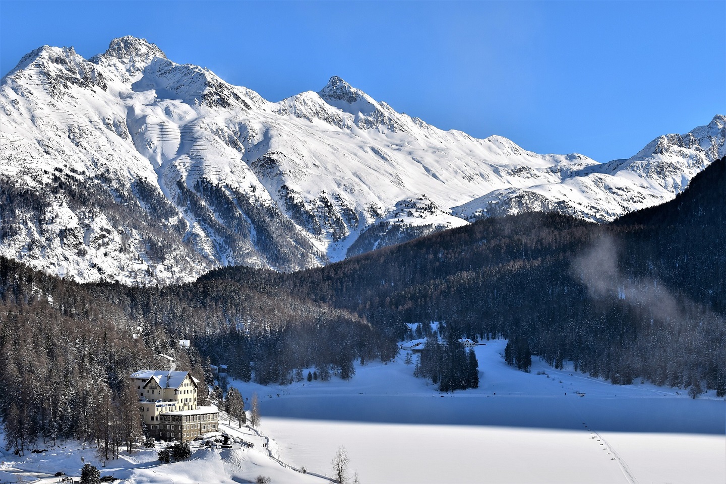 Frozen St. Moritz Lake in winter — White Turf horse races