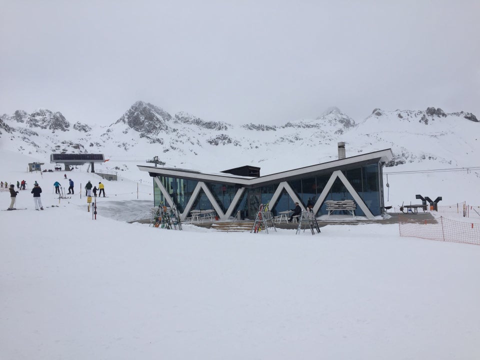 Quattro Bar at Corviglia — the famous mountain restaurant at the top of St. Moritz ski area